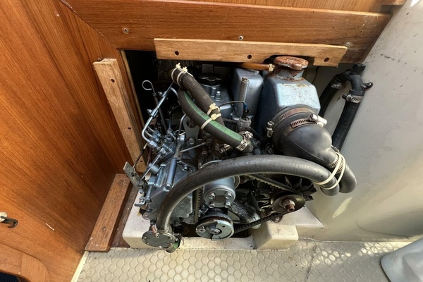 HAUNTED by WATER 32ft Catalina Yacht For Sale