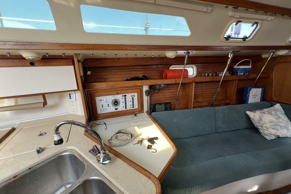 HAUNTED by WATER 32ft Catalina Yacht For Sale