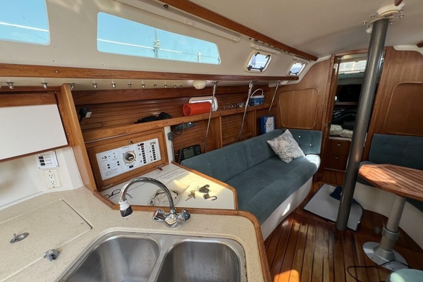 HAUNTED by WATER 32ft Catalina Yacht For Sale
