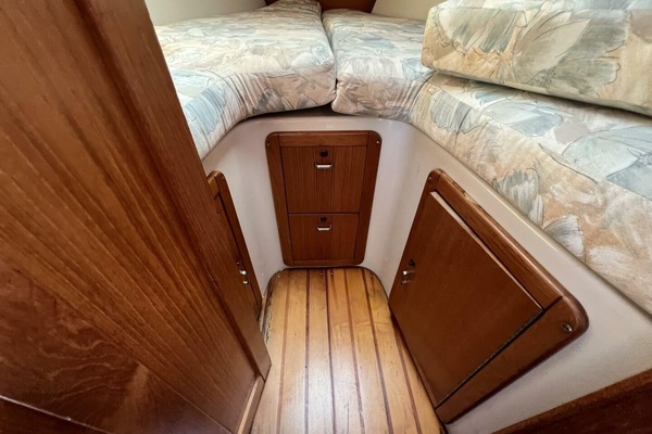 HAUNTED by WATER 32ft Catalina Yacht For Sale