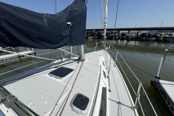 HAUNTED by WATER 32ft Catalina Yacht For Sale