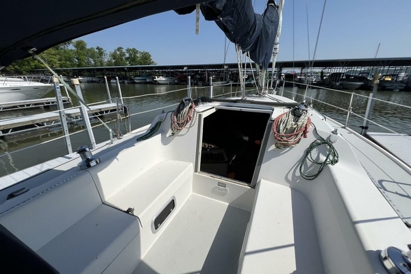 HAUNTED by WATER 32ft Catalina Yacht For Sale