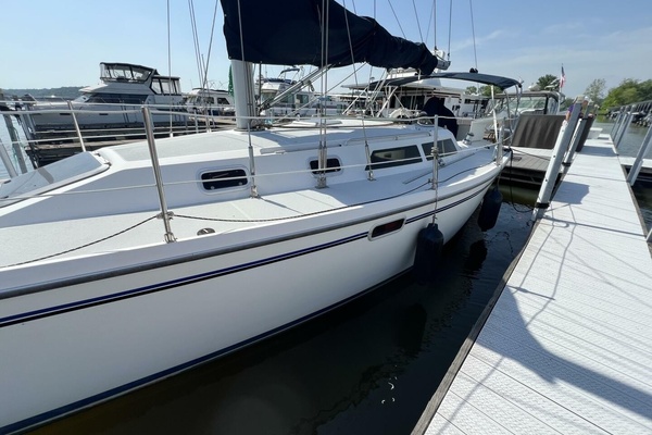 HAUNTED by WATER 32ft Catalina Yacht For Sale