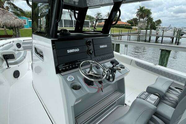 Sea Pro 320 DLX Yacht For Sale