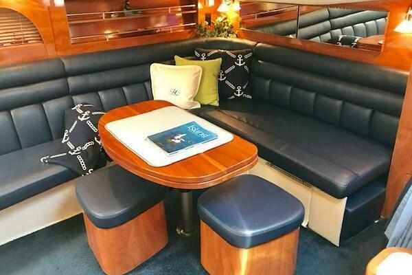 37ft Four Winns Yacht For Sale