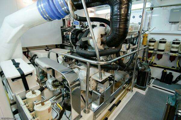 2005 Ocean Alexander 58