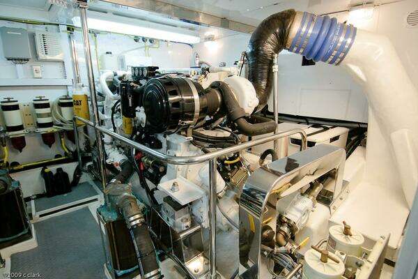 2005 Ocean Alexander 58