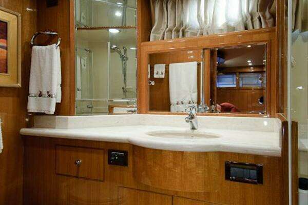 2005 Ocean Alexander 58