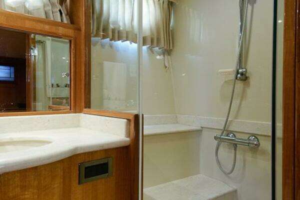 2005 Ocean Alexander 58