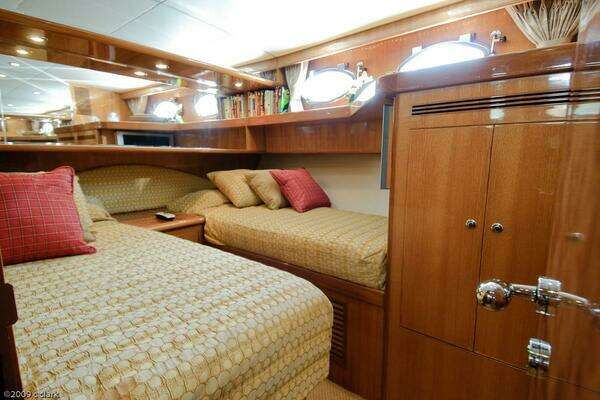 2005 Ocean Alexander 58