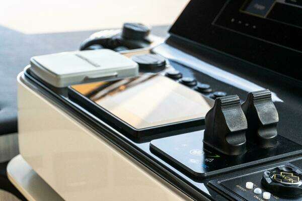 Azimut 27 Metri Yacht For Sale