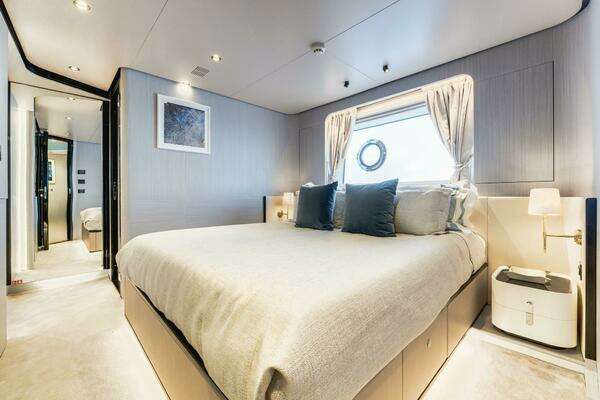 Azimut 27 Metri Yacht For Sale