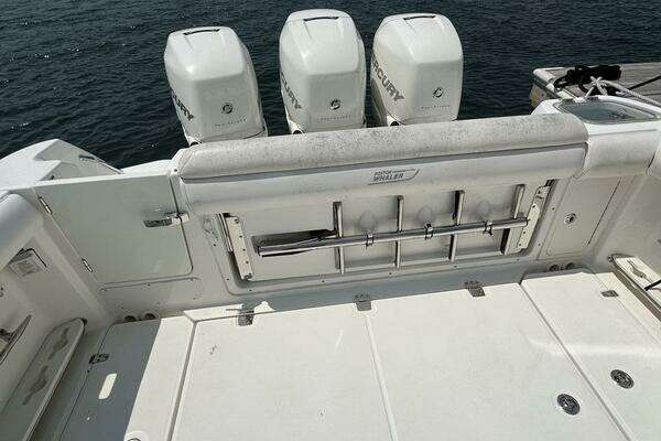 Boston Whaler 350 Outrage Yacht For Sale