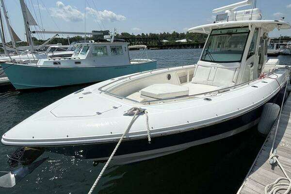 2015 Boston Whaler 35