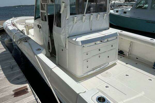Boston Whaler 350 Outrage Yacht For Sale