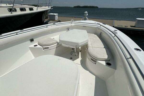 Boston Whaler 350 Outrage Yacht For Sale