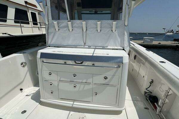 Boston Whaler 350 Outrage Yacht For Sale