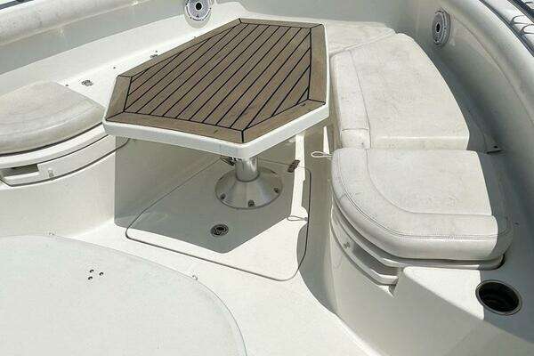 Boston Whaler 350 Outrage Yacht For Sale