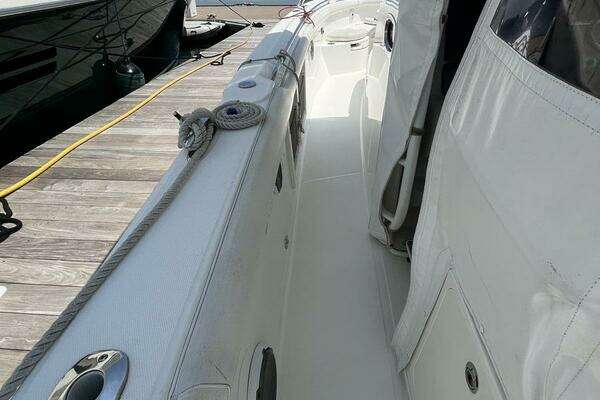 Boston Whaler 350 Outrage Yacht For Sale