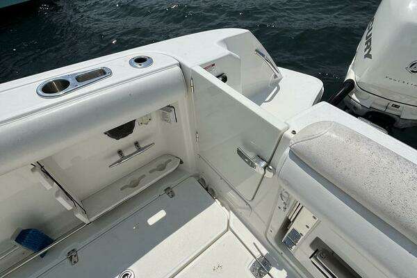 Boston Whaler 350 Outrage Yacht For Sale