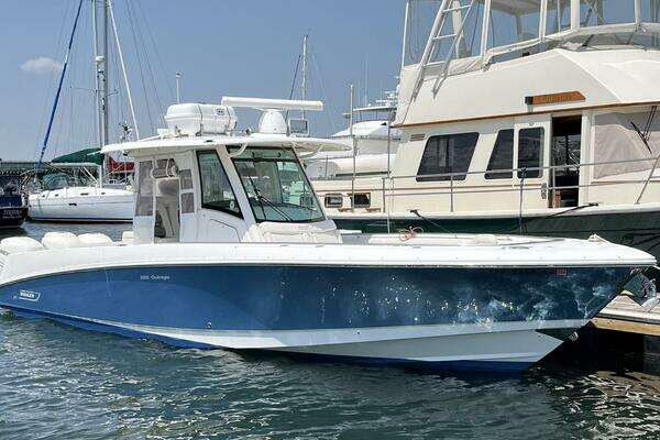 2015 Boston Whaler 35