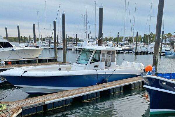 2015 Boston Whaler 35