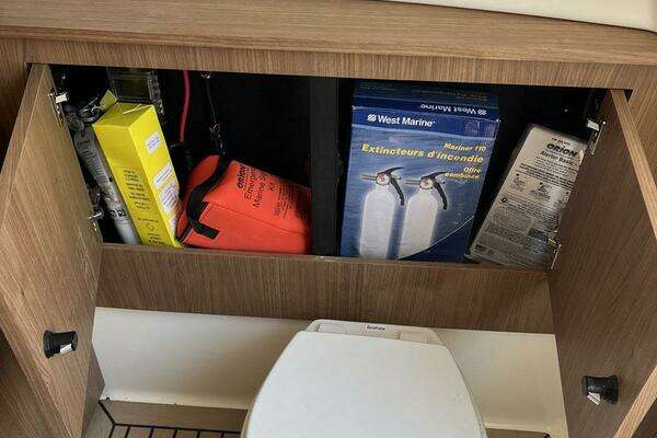 Boston Whaler 350 Outrage Yacht For Sale