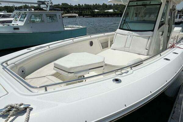 Boston Whaler 350 Outrage Yacht For Sale