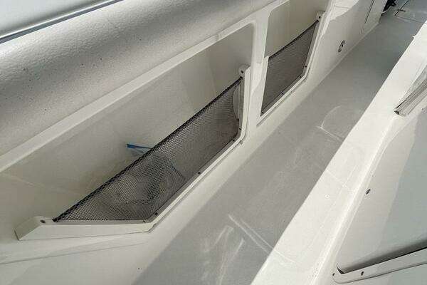 Boston Whaler 350 Outrage Yacht For Sale