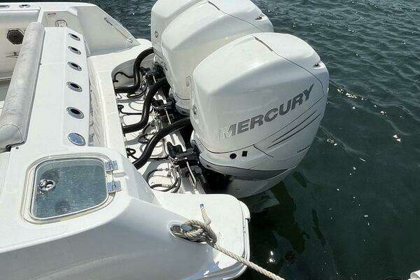 Boston Whaler 350 Outrage Yacht For Sale
