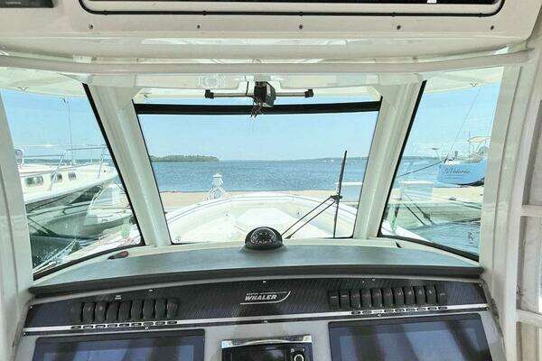 Boston Whaler 350 Outrage Yacht For Sale