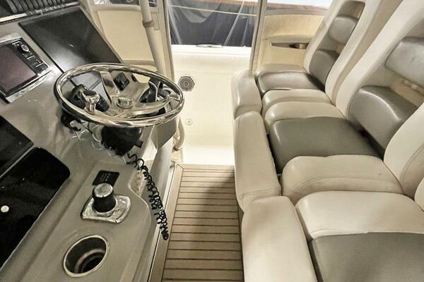 Boston Whaler 350 Outrage