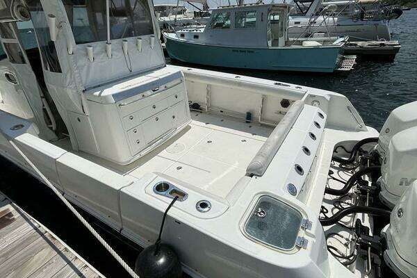 Boston Whaler 350 Outrage Yacht For Sale