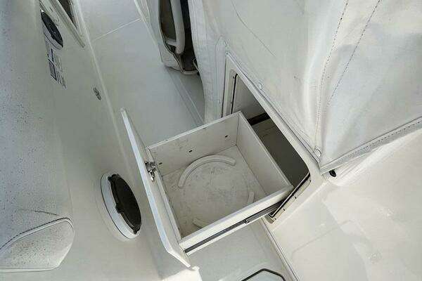 Boston Whaler 350 Outrage Yacht For Sale