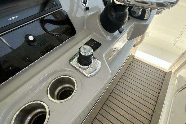 Boston Whaler 350 Outrage Yacht For Sale