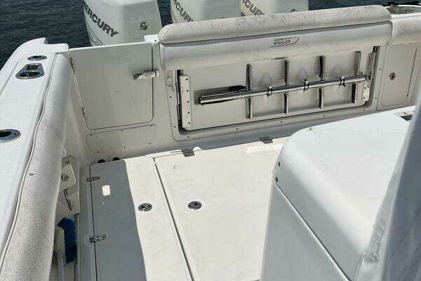 Boston Whaler 350 Outrage Yacht For Sale