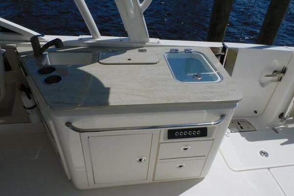 32ft Boston Whaler Yacht For Sale