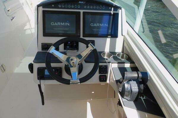 Boston Whaler  Yacht For Sale