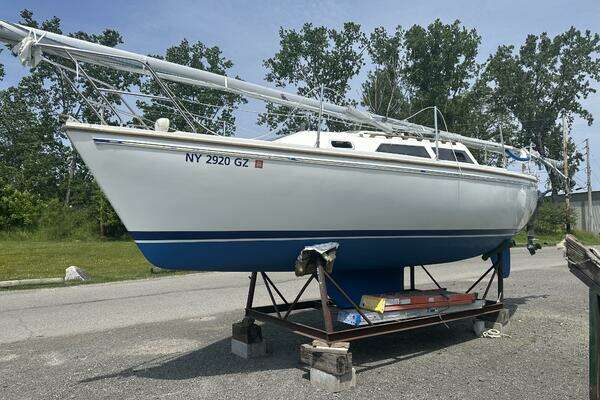 Photo of the 1990 Catalina Capri 26 Wing Keel "Nice n' Easy"
