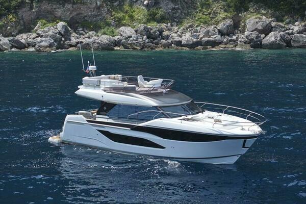 2025 49 Prestige F4 Flybridge - Profile Sistership
