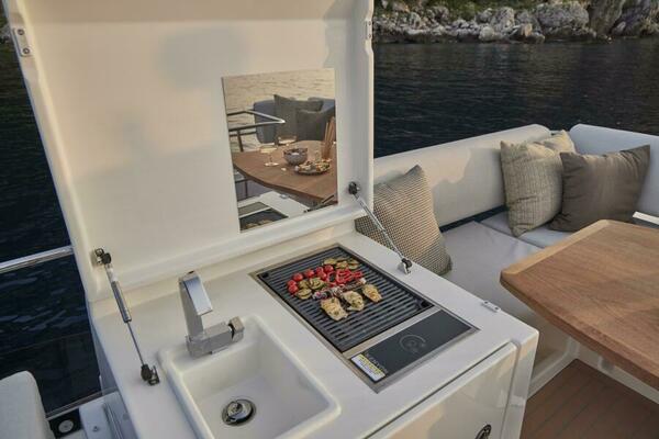 2025 49 Prestige F4 Flybridge - Flybridge Grill Sistership