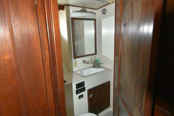 Lady B 46ft Hatteras Yacht For Sale
