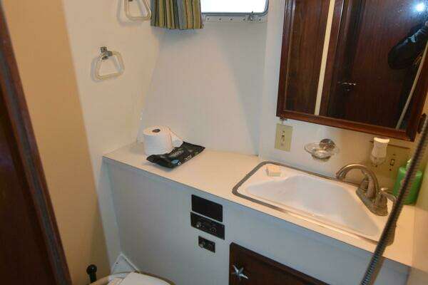 Lady B 46ft Hatteras Yacht For Sale