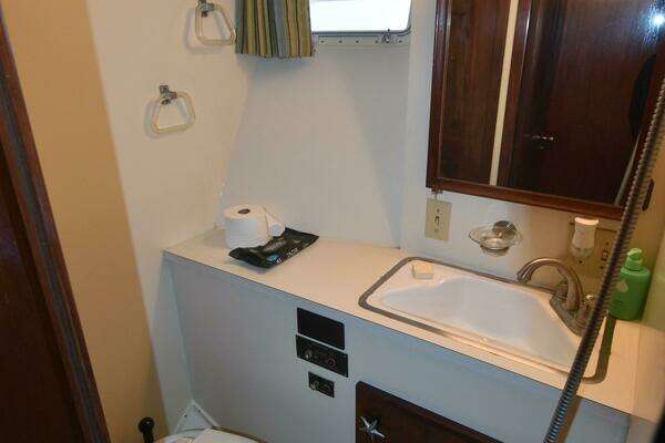 Lady B 46ft Hatteras Yacht For Sale