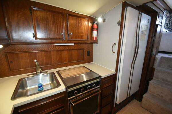 Lady B 46ft Hatteras Yacht For Sale
