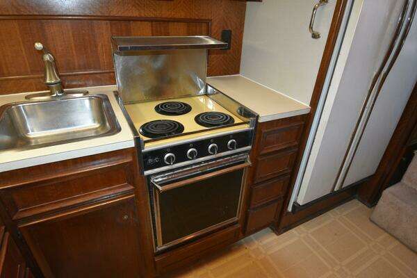 Lady B 46ft Hatteras Yacht For Sale