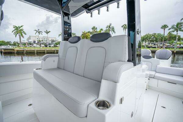 HCB 42 Lujo Yacht For Sale