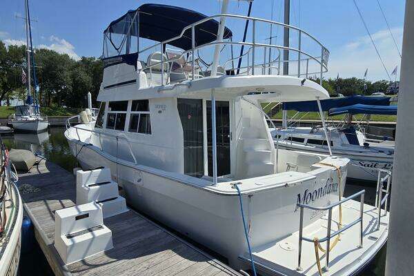 Photo of the 2001 Mainship 390 "Moon Dance"