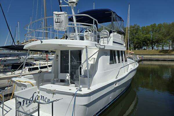 Photo of the 2001 Mainship 390 "Moon Dance"