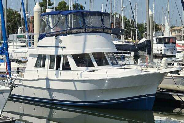 Photo of the 2001 Mainship 390 "Moon Dance"